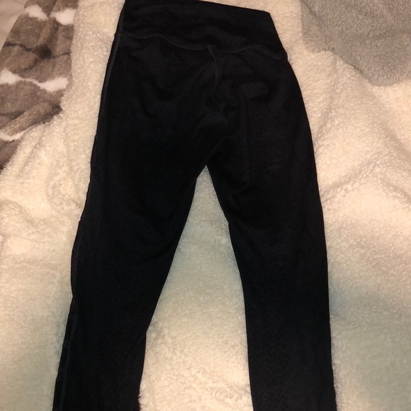 Lululemon high rise leggings - cross mesh - Picture 3 of 3